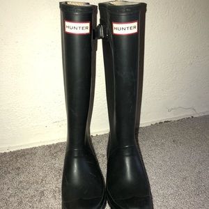 Black hunter boots